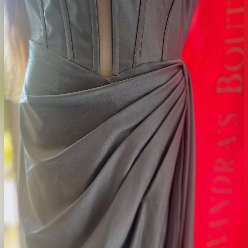 BEAUTIFUL GREY VIENNA GOWN ⭐️ - Picture 10 of 13